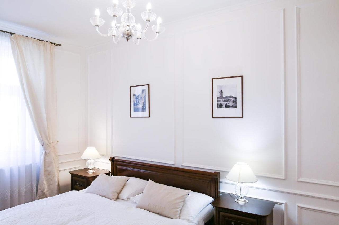White & Gray Apartments Praha Bagian luar foto