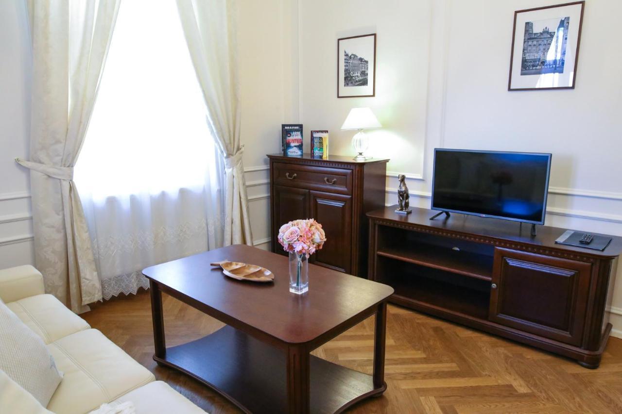 White & Gray Apartments Praha Bagian luar foto